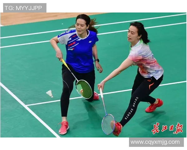 南京羽毛球队与武汉羽毛球队赛后复盘分析双方状态与表现差异